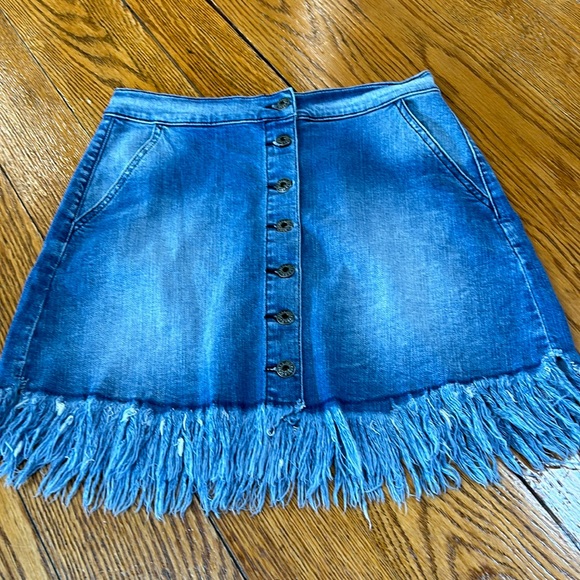Sneak Peek denim raw hem mini skirt. Button front.  Front pockets. Medium. - Picture 1 of 11